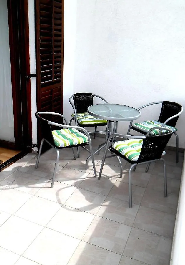 Apartment Niva Nin 0*,